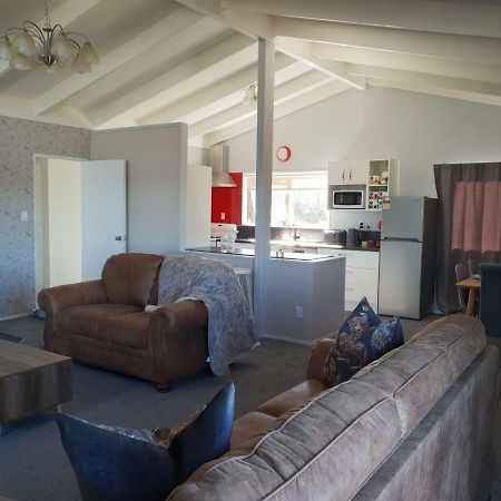 B, D & D Bed And Breakfast เทาโป ภายนอก รูปภาพ